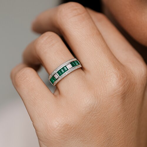 Anillo Cintillo Circones Pavé Esmeralda