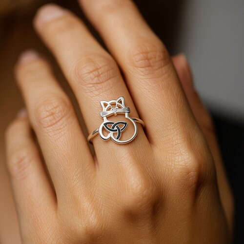 Anillo Gatito Circón Triqueta