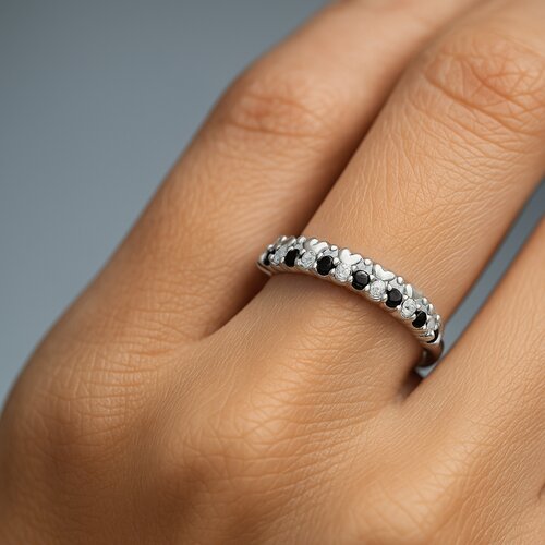 Anillo Cintillo Corazones Circones Ónix