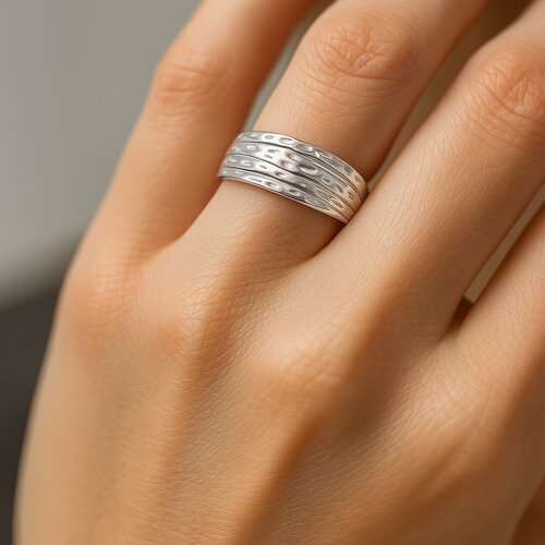 Anillo Líneas Entrelazadas Martilladas