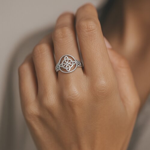 Anillo Nudo de Brujas Triquetas