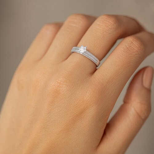 Anillo Circón Solitario