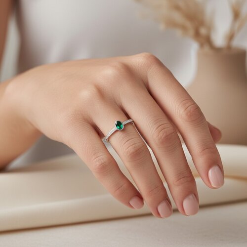 Anillo Ovalo Circón Esmeralda