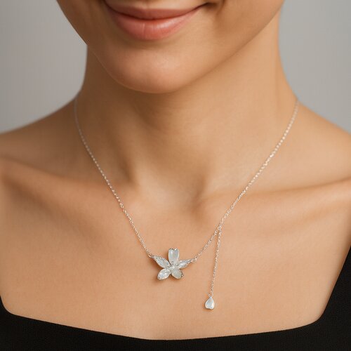 Collar Flor Nácar Circones